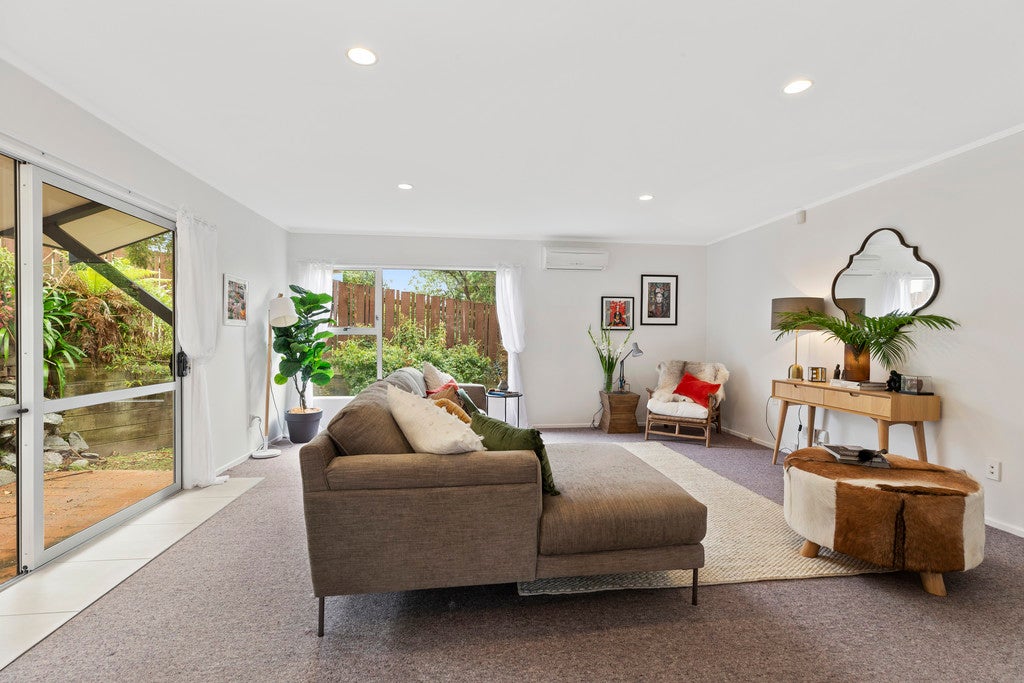 13 Mallard Grove, Churton Park, Wellington - Carousel 2