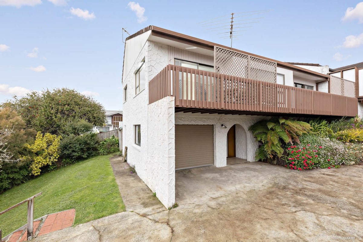 2/177 Forrest Hill Road, Forrest Hill, Auckland - Carousel 1