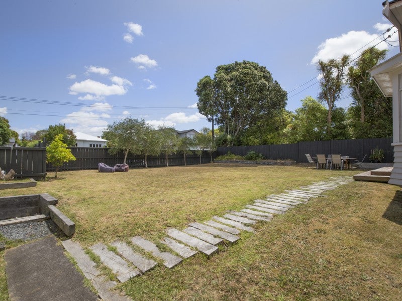 109 Kiwi Road, Point Chevalier, Auckland - Carousel 2