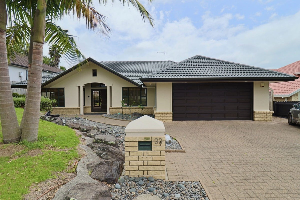 33 Annalong Road, Dannemora, Auckland - Carousel 20