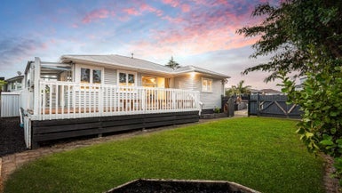 6 Crompton Road, Massey, Auckland - Carousel 1