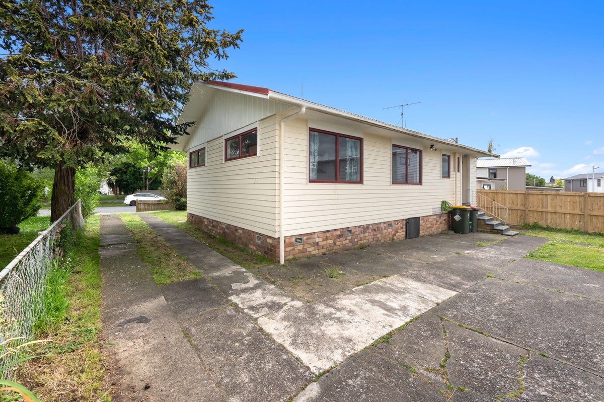 22 Awatere Street, Clover Park, Auckland - Carousel 2
