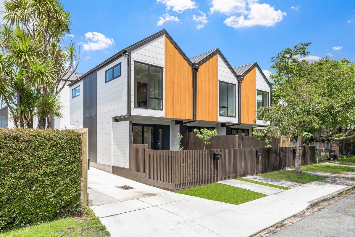 5/20 Moor Avenue, Te Atatu Peninsula, Auckland - Carousel 1