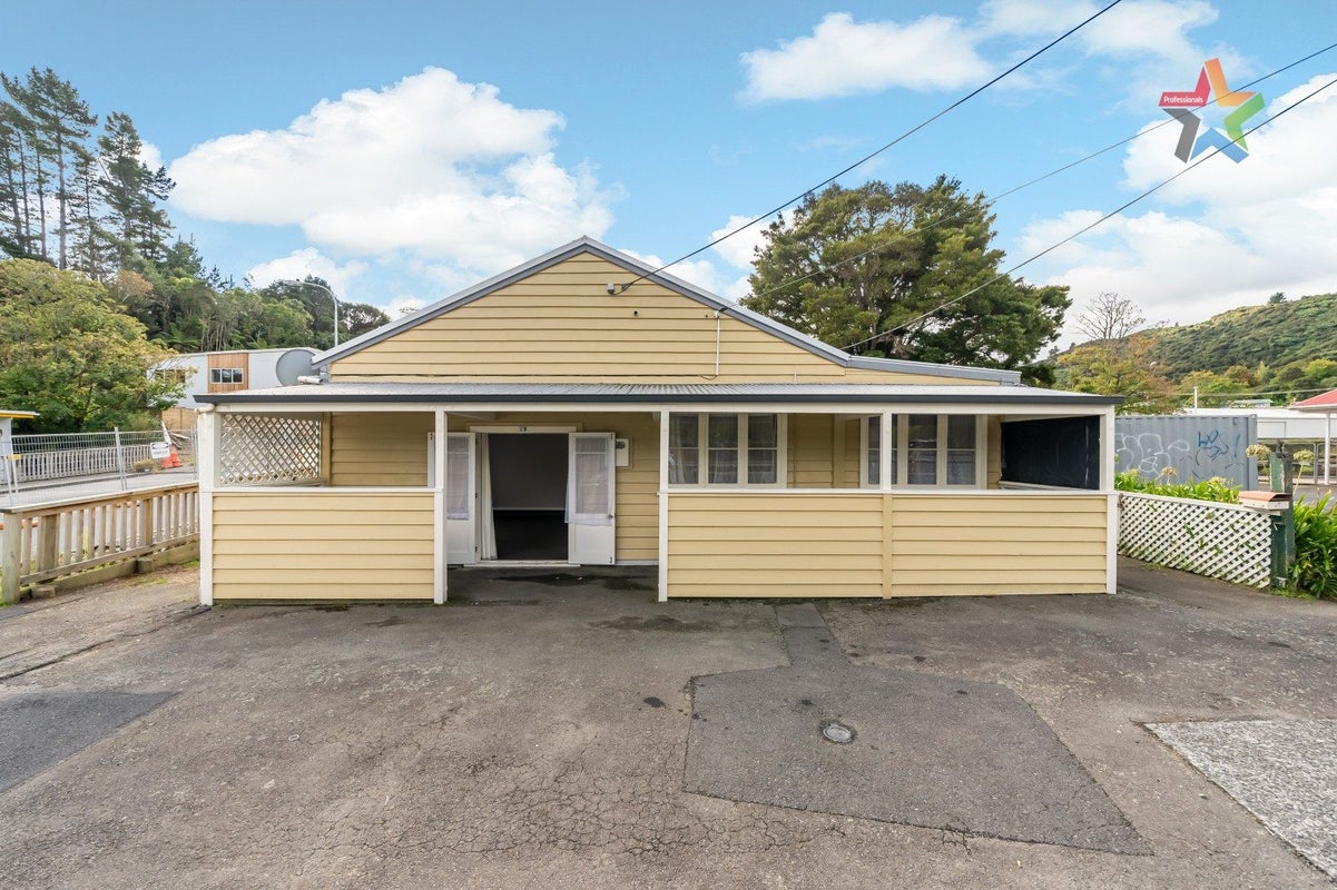 19 Moores Valley Road, Wainuiomata, Lower Hutt - Carousel 1