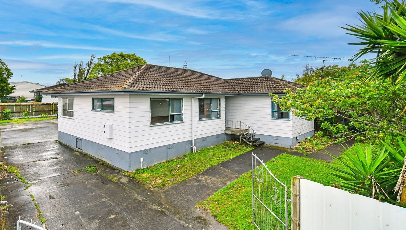 37 Secretariat Place, Randwick Park, Auckland - Carousel 1