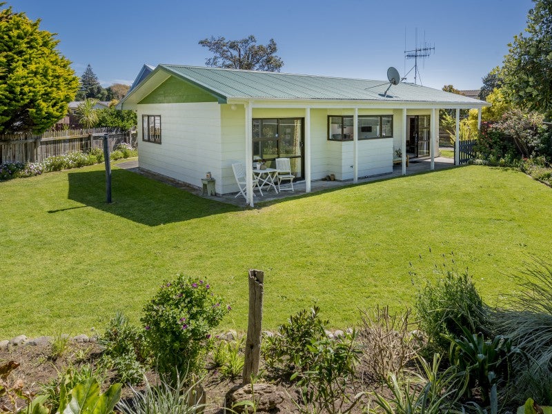 30 Simcox Street, Otaki Beach, Otaki - Carousel 1