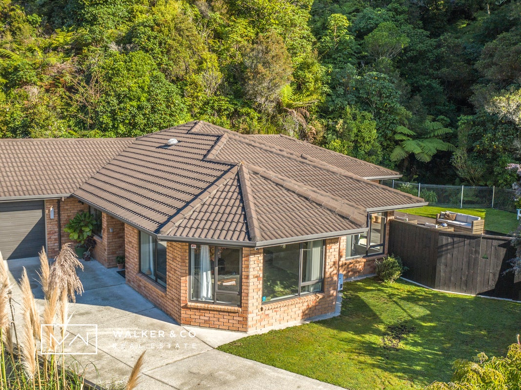 30 Aragon Grove, Kingsley Heights, Upper Hutt - Carousel 1