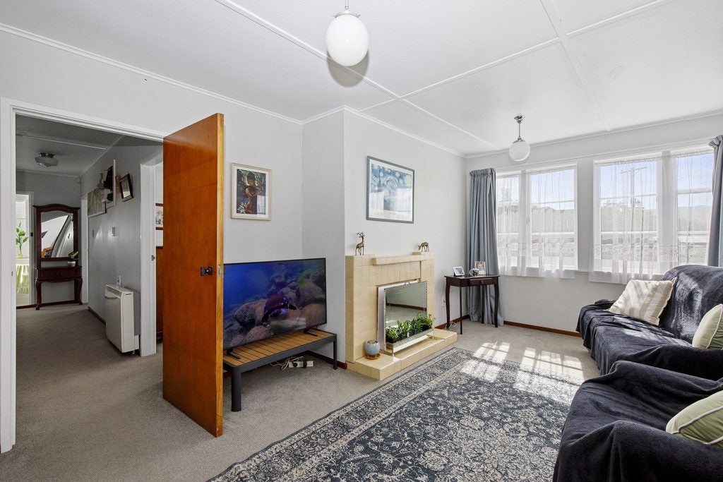 114 Judd Crescent, Naenae, Lower Hutt - Carousel 2