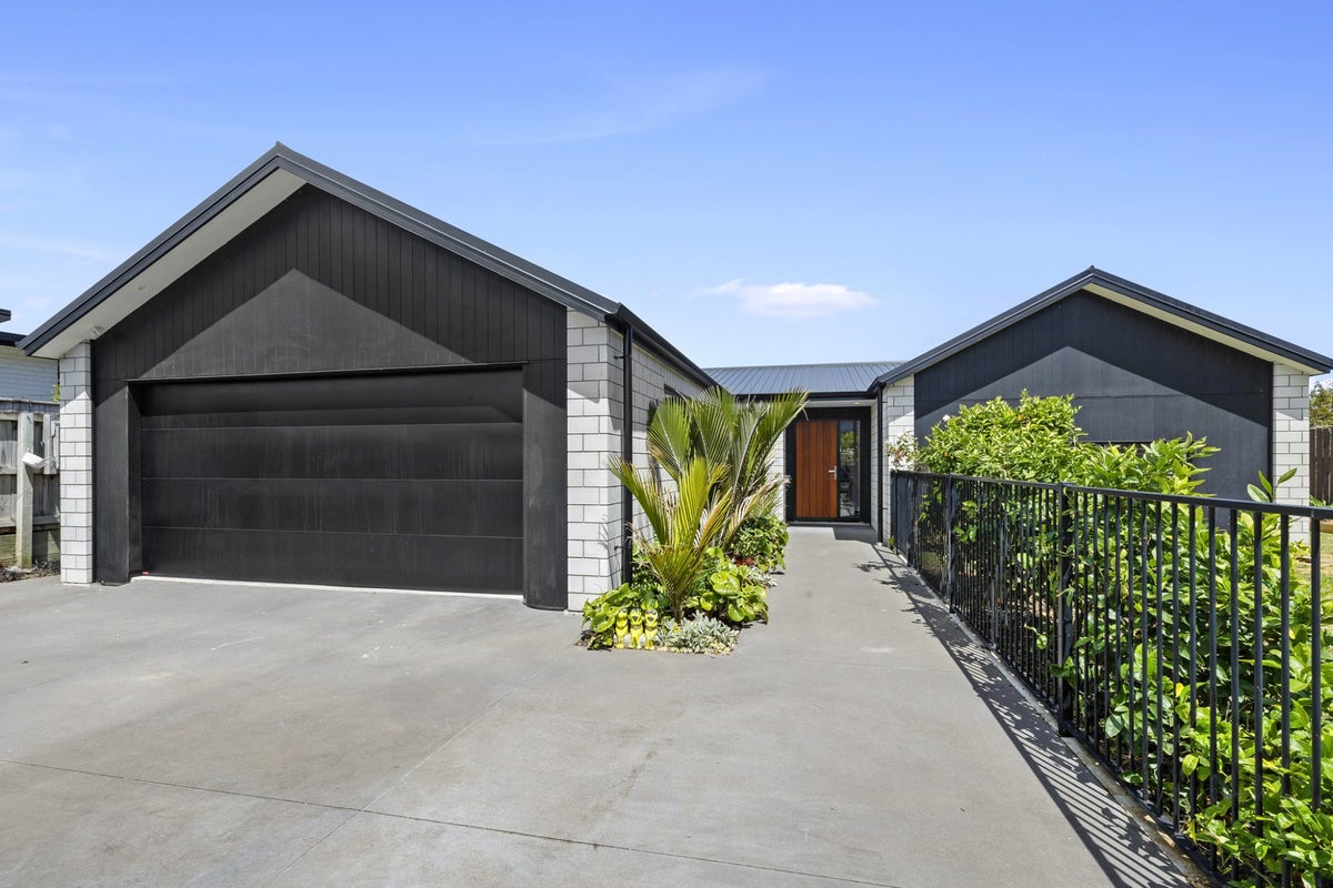 23 Nadine Stanton Drive, Bell Block, New Plymouth - Carousel 1