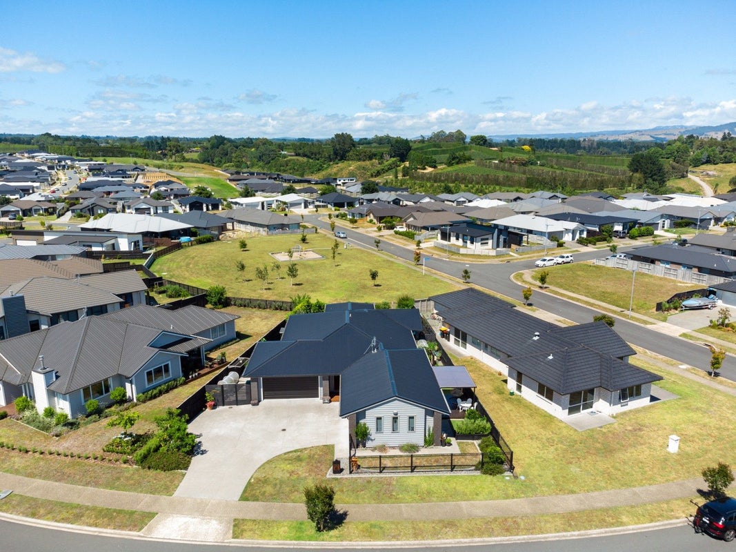 69 Puhirake Crescent, Pyes Pa, Tauranga - Carousel 2