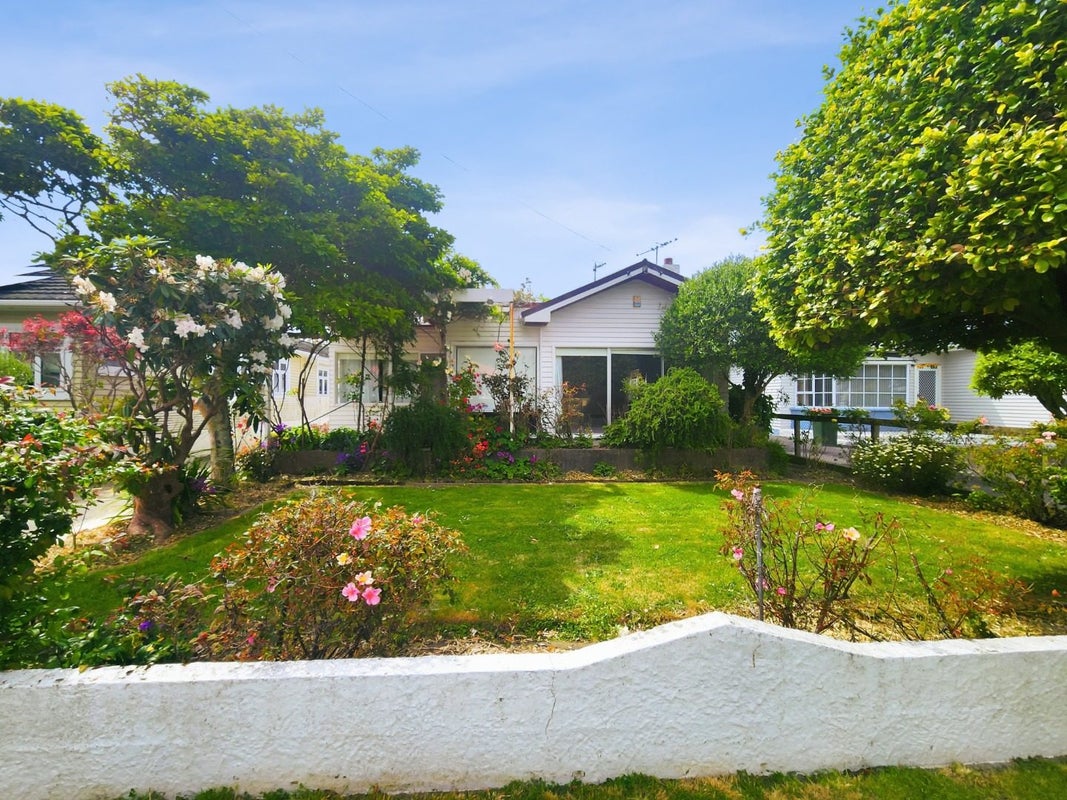 35 Ropata Crescent, Boulcott, Lower Hutt - Carousel 1