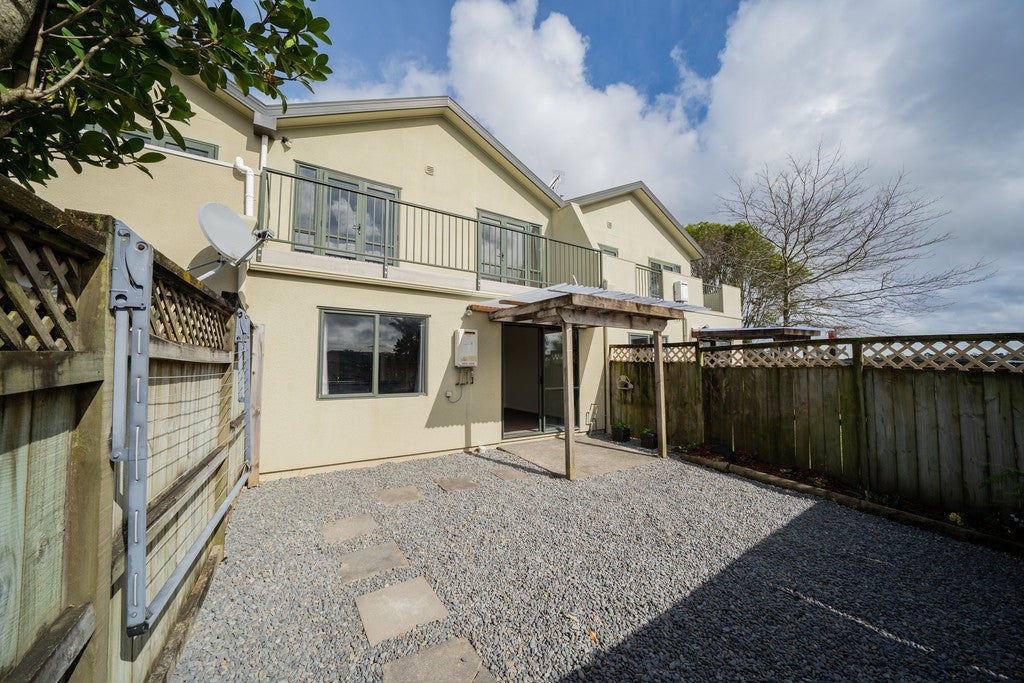 2/3 Orwell Road, Greenhithe, Auckland - Carousel 19