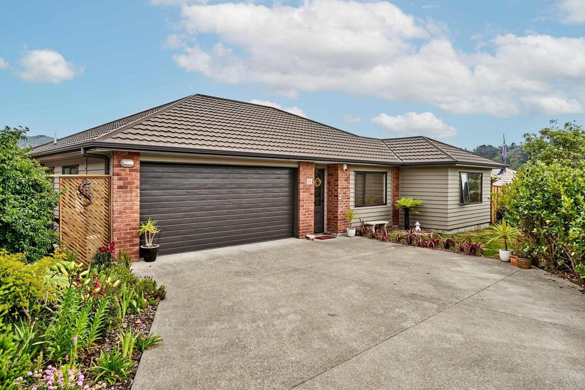 38 Speldhurst Grove, Stokes Valley, Lower Hutt - Carousel 1