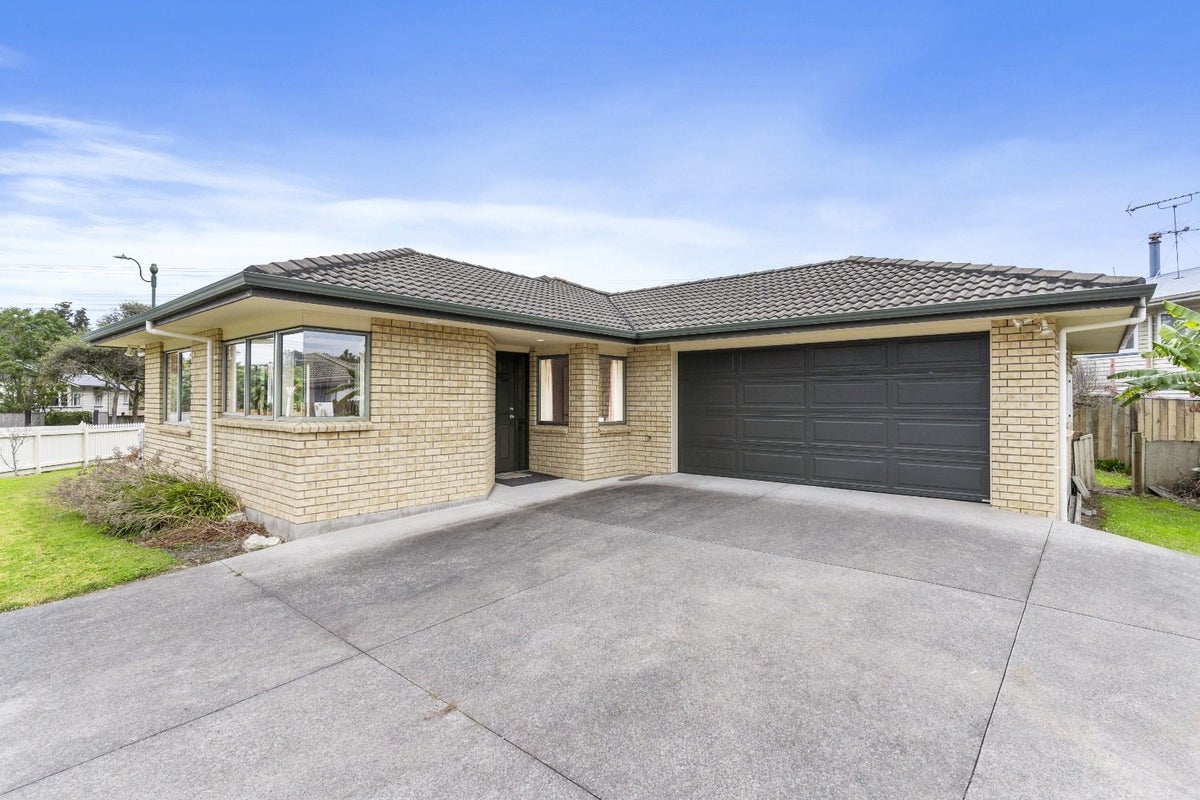 1 Cabeleigh Drive, Helensville, Helensville - Carousel 1