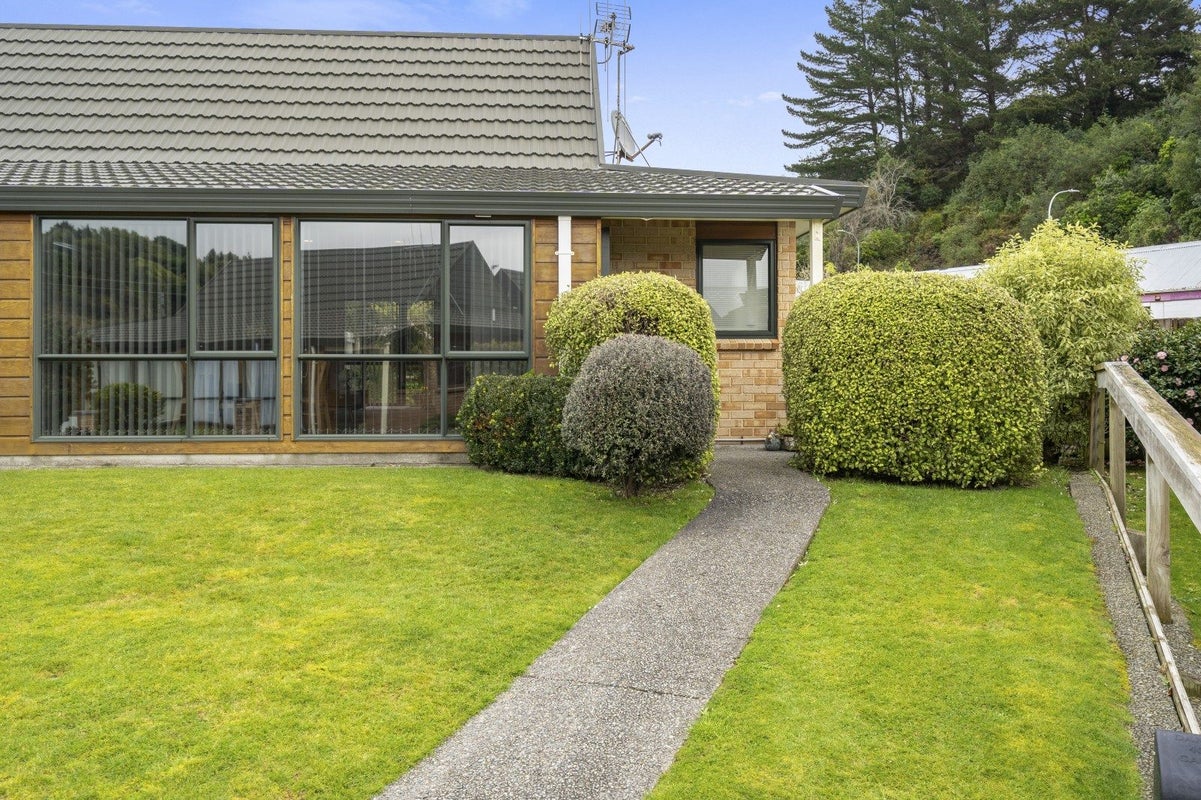 54/42 Main Road, Tawa, Wellington - Carousel 1
