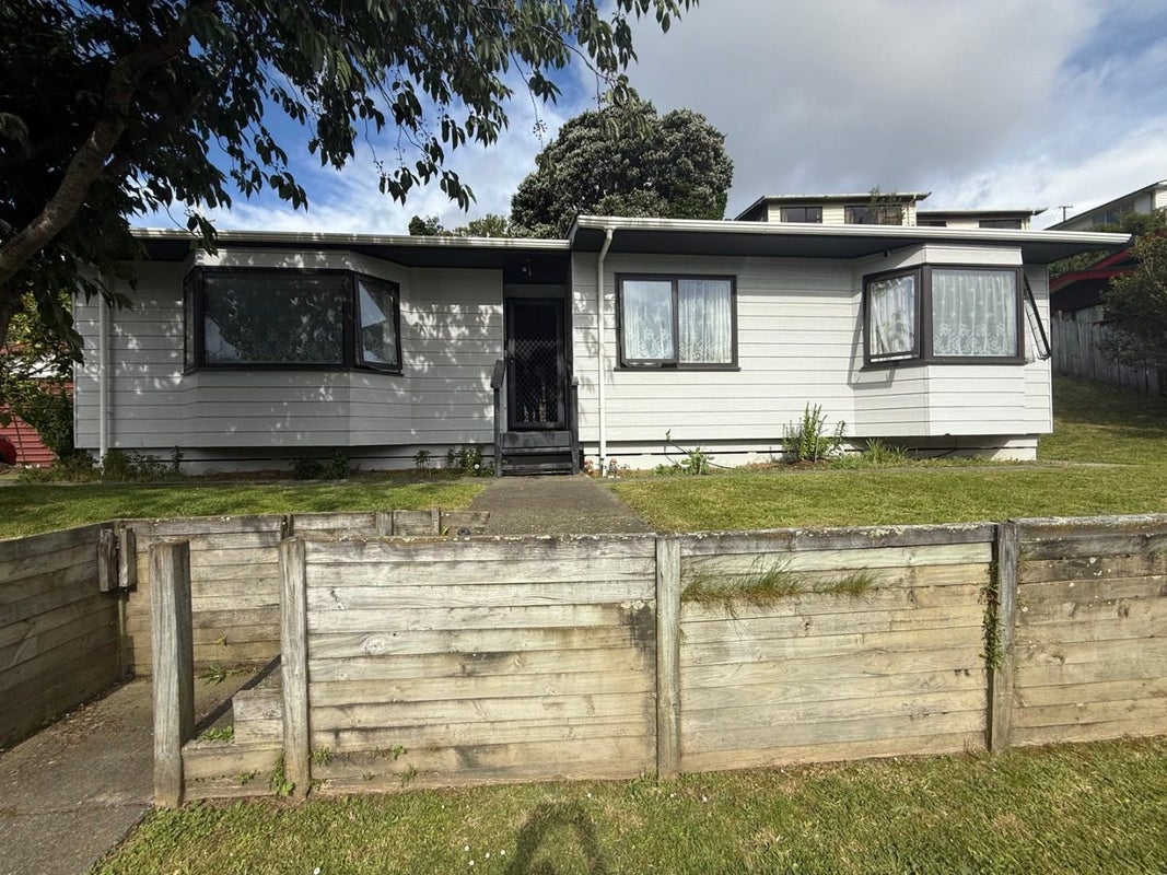5 Duncan Street, Tawa, Wellington - Carousel 1