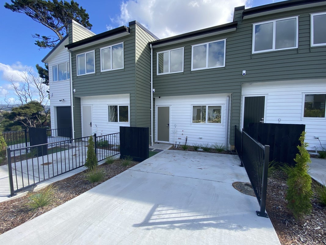 39 Kaimai Avenue, Massey, Auckland - Carousel 1