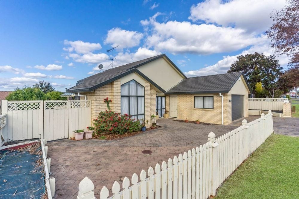 240 Botany Road, Golflands, Auckland - Carousel 2