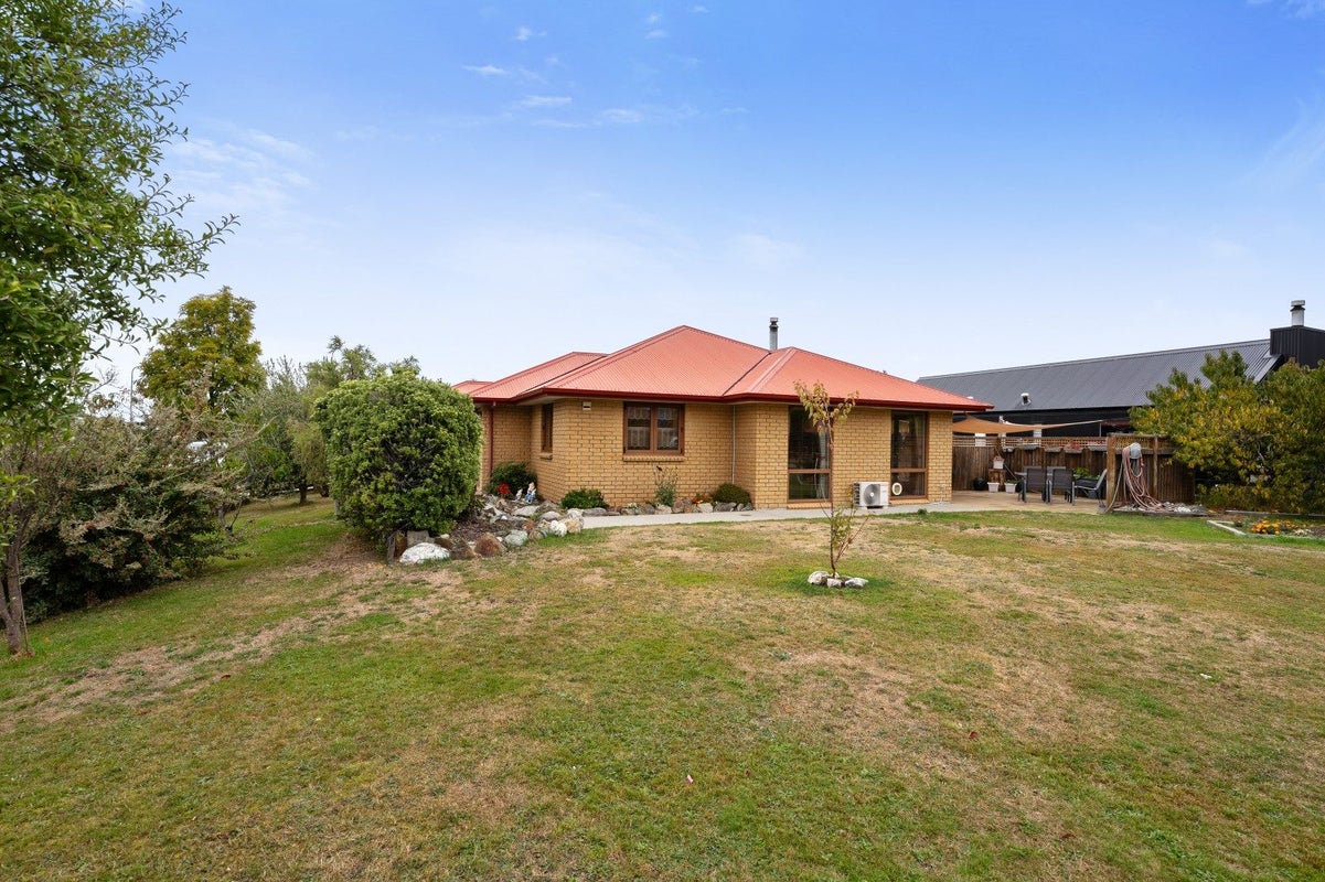 24 Hewson Crescent, Wanaka - Carousel 1