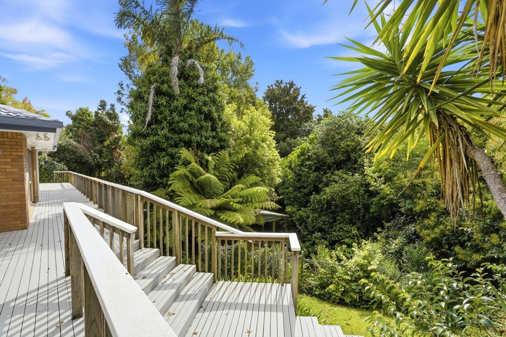 221 Point View Drive, Dannemora, Auckland - Carousel 2