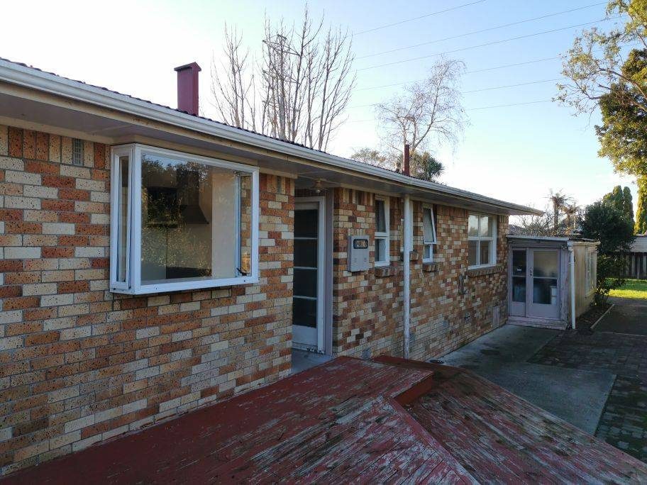 16 Pryce Place, Silverdale, Hamilton - Carousel 1