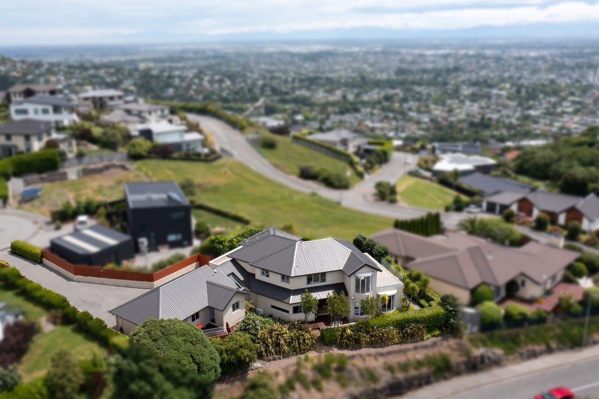 18 Old Barrow Heights, Huntsbury, Christchurch - Carousel 2