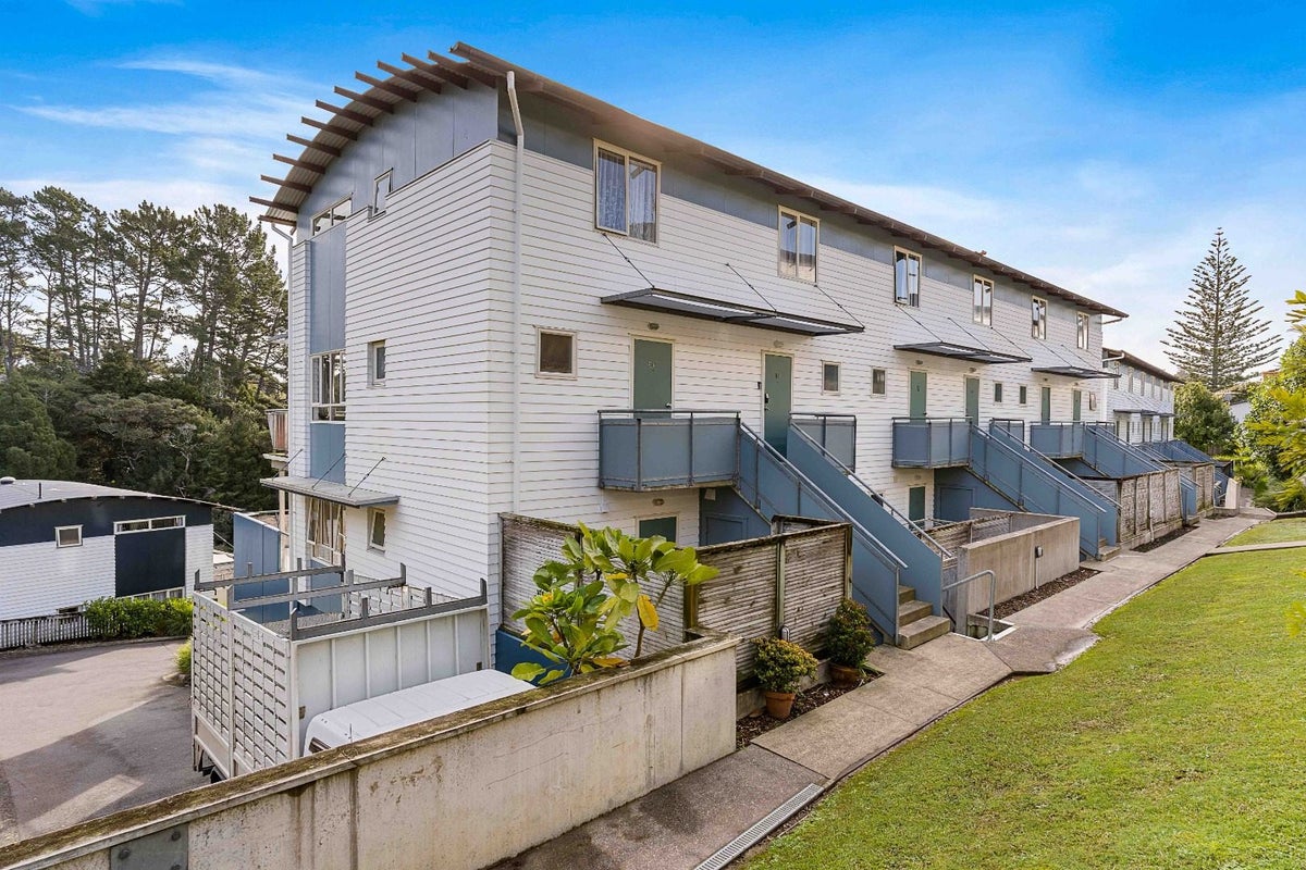 4E/20 Ian Marwick Place, Birkenhead, Auckland - Carousel 1