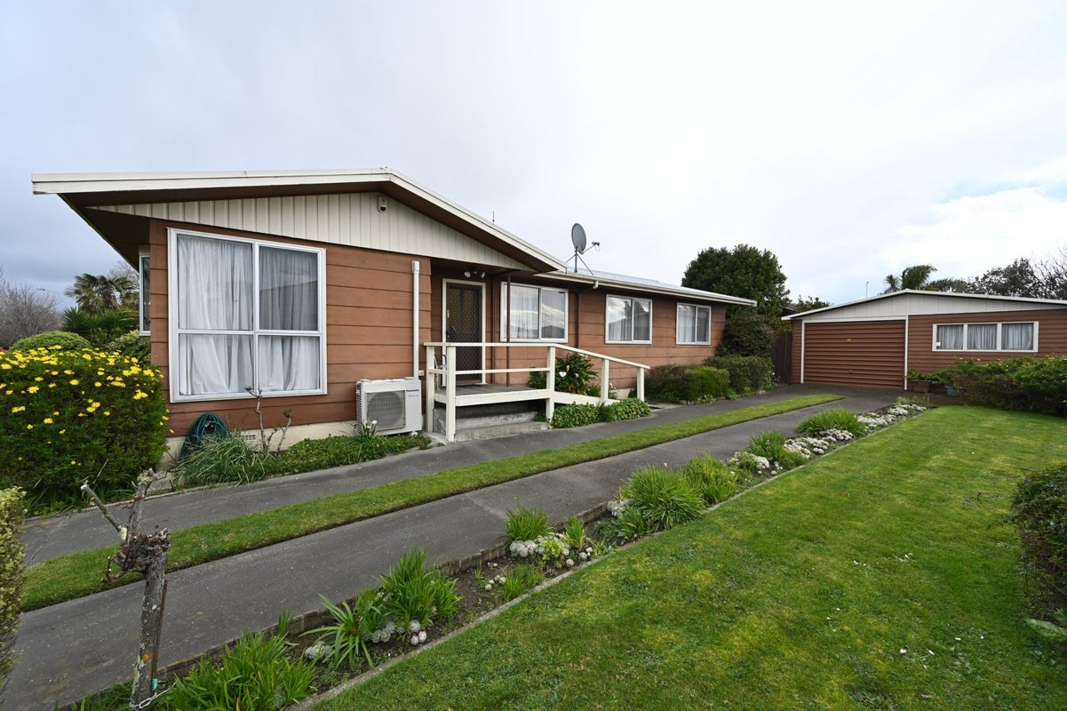 10 Spriggs Crescent, Greenmeadows, Napier - Carousel 1