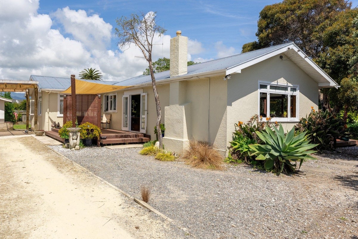 34 Aotaki Street, Otaki - Carousel 1