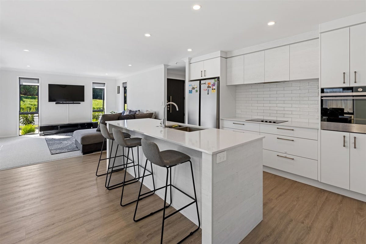 79 Kennedy Road, Pyes Pa, Tauranga - Carousel 1