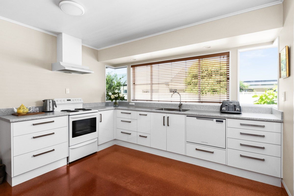 48 Auckland Road, Greenmeadows, Napier - Carousel 2