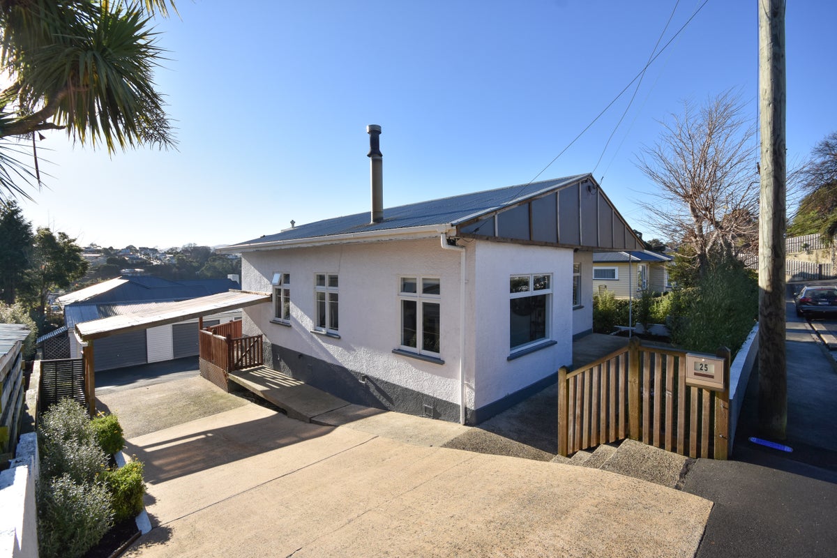 25 Byron Street, Mornington, Dunedin - Carousel 1
