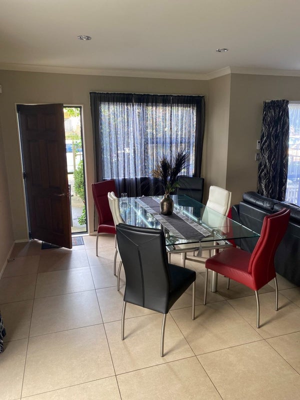 12 Triumph Road, Flat Bush, Auckland - Carousel 2