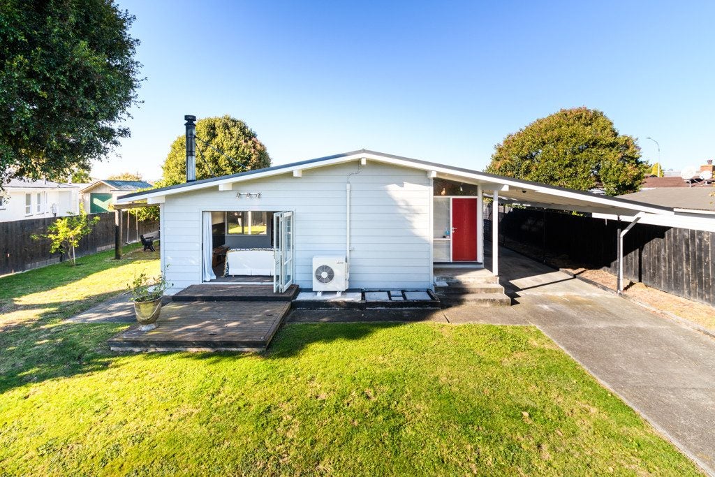 29 Cavendish Crescent, Awapuni, Palmerston North - Carousel 1