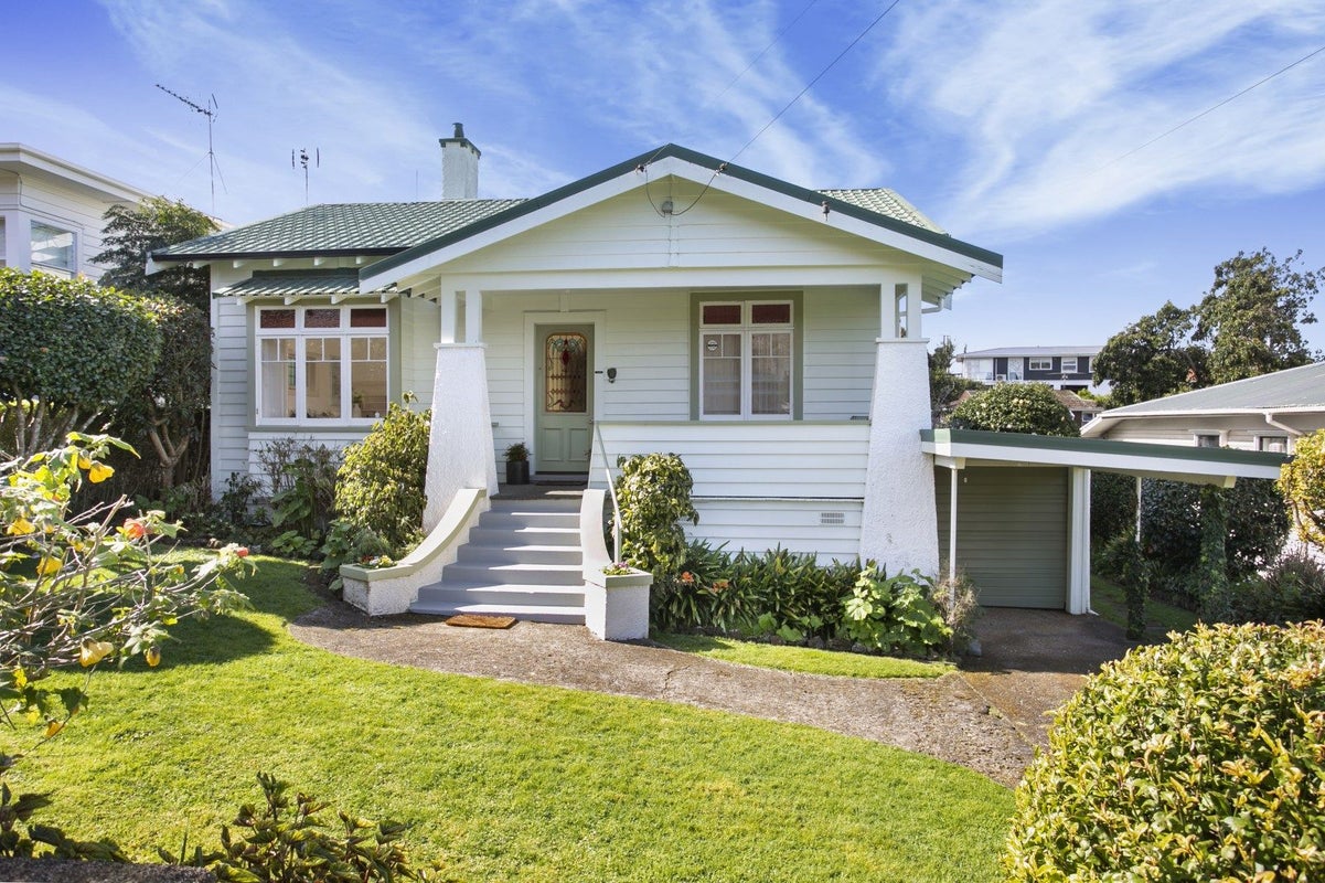 17 Vinter Terrace, Mount Albert, Auckland - Carousel 1