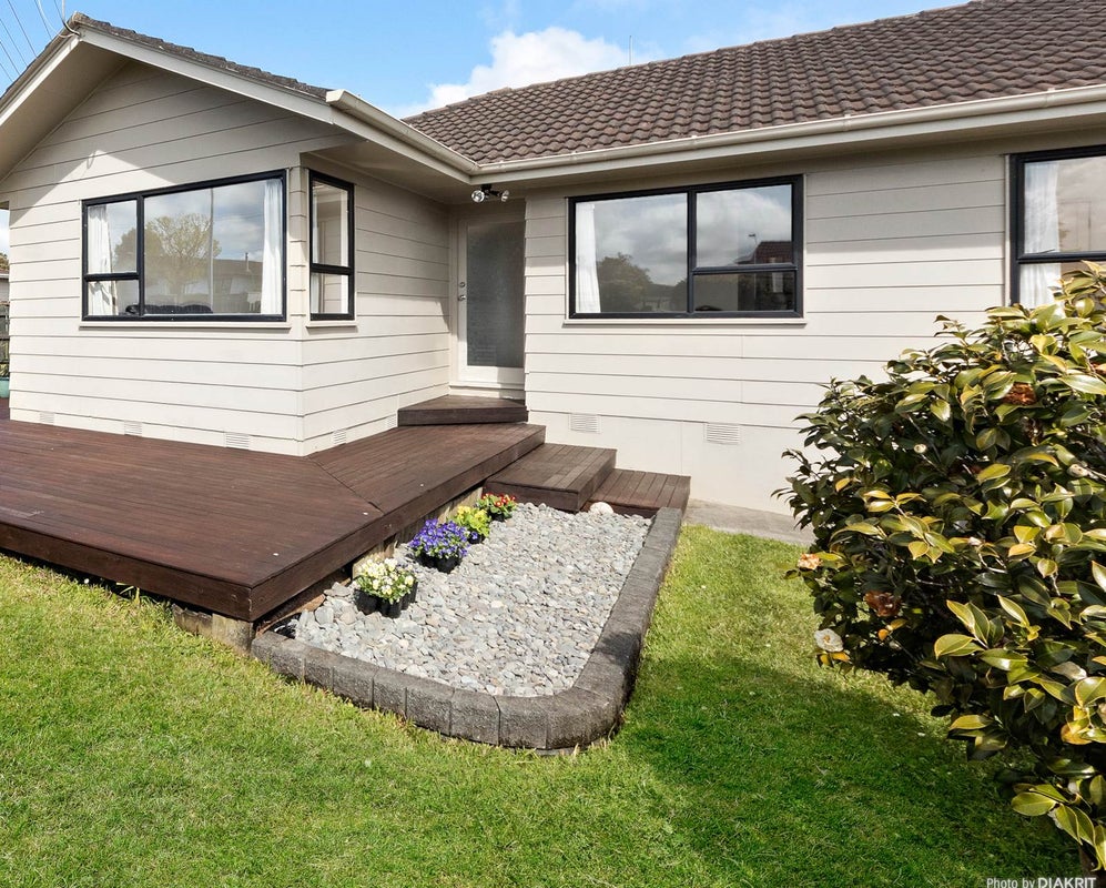 2/16 Cabello Place, Unsworth Heights, Auckland - Carousel 1