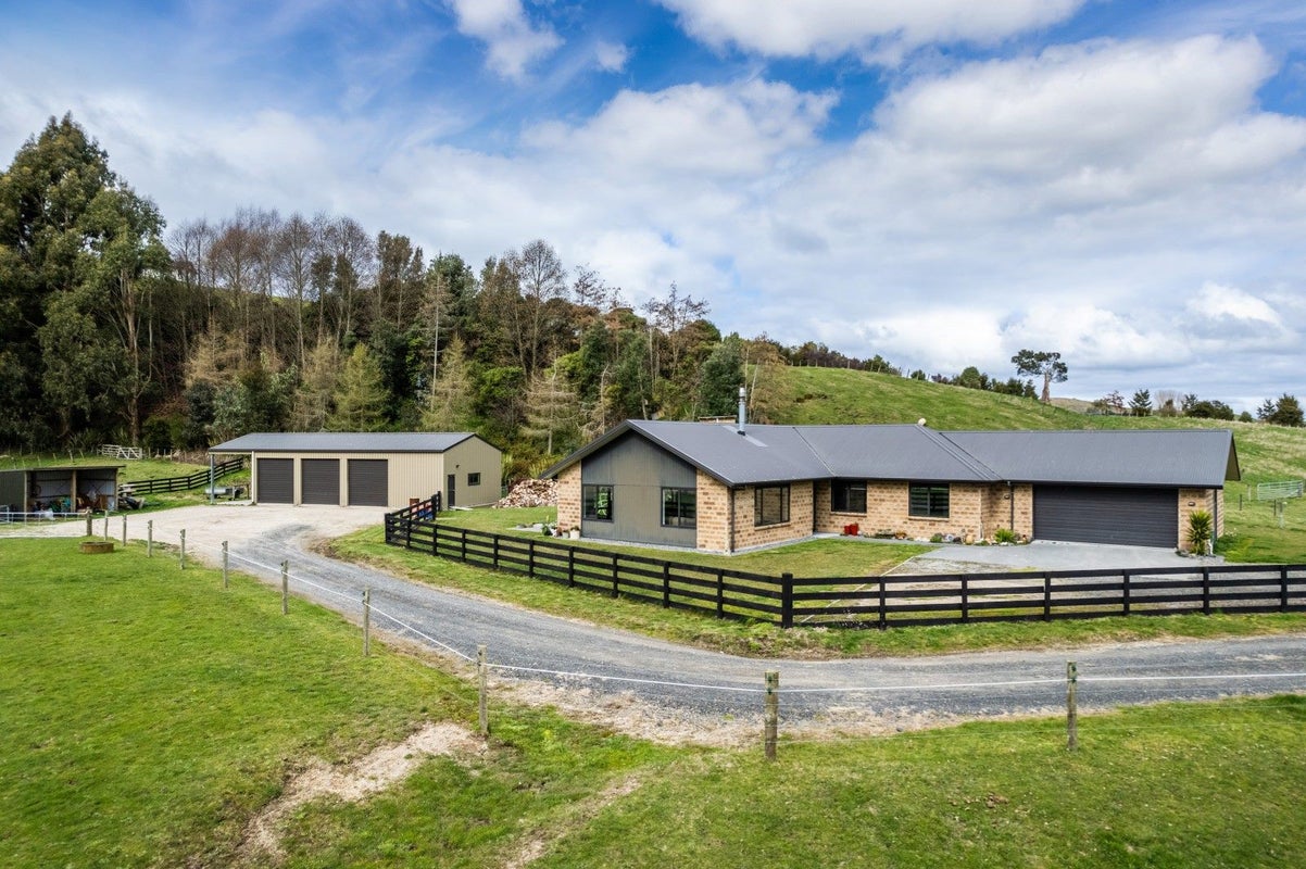 40 Katelyn Place, Kinloch, Taupo - Carousel 2