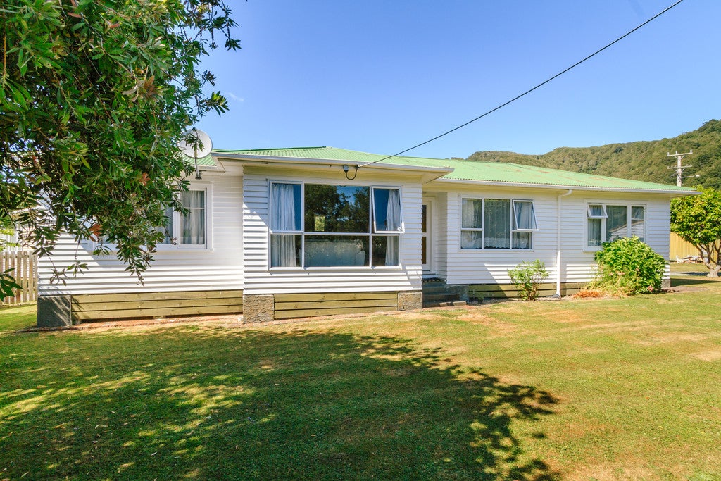 1 Kowhai Street, Wainuiomata, Lower Hutt - Carousel 15