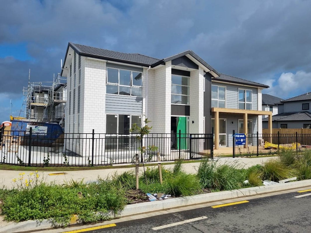 10 Uki Way, Flat Bush, Auckland - Carousel 1