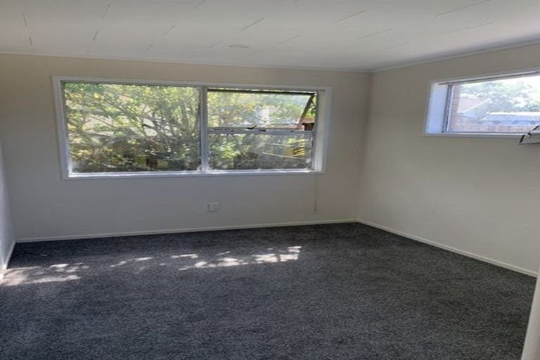 13 Cockayne Crescent, Sunnynook, Auckland - Carousel 7