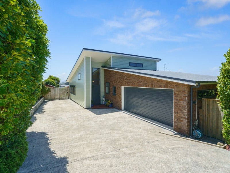 15 Kahurangi Heights, Aotea, Porirua - Carousel 1