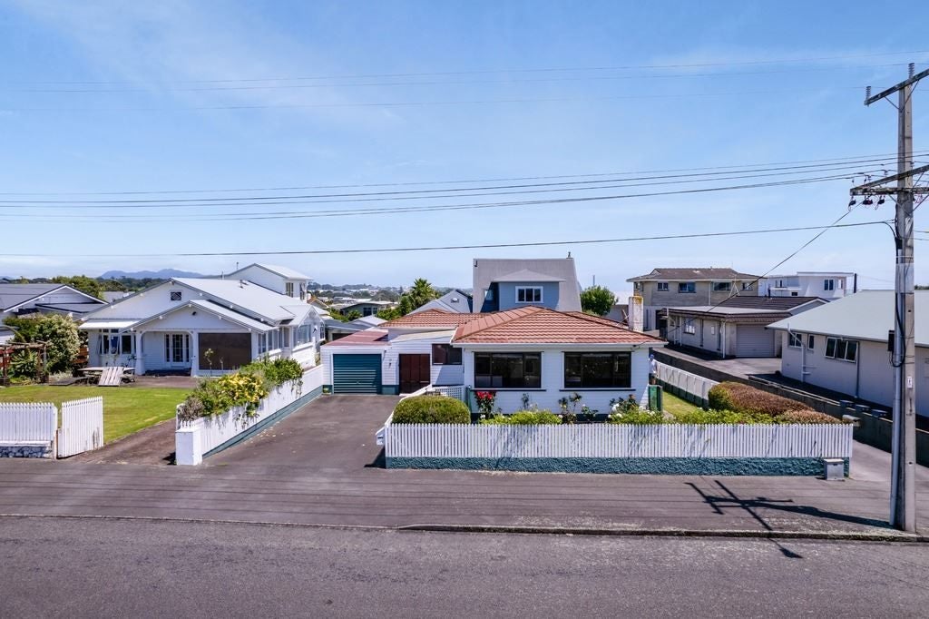 14 Beach Street, Fitzroy, New Plymouth - Carousel 2