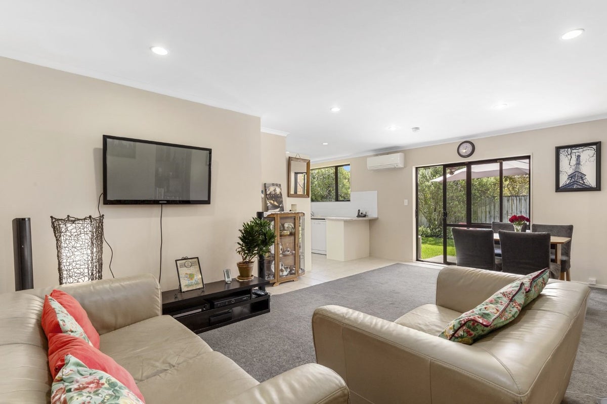 12 Joe F Stanley Place, Otahuhu, Auckland - Carousel 2
