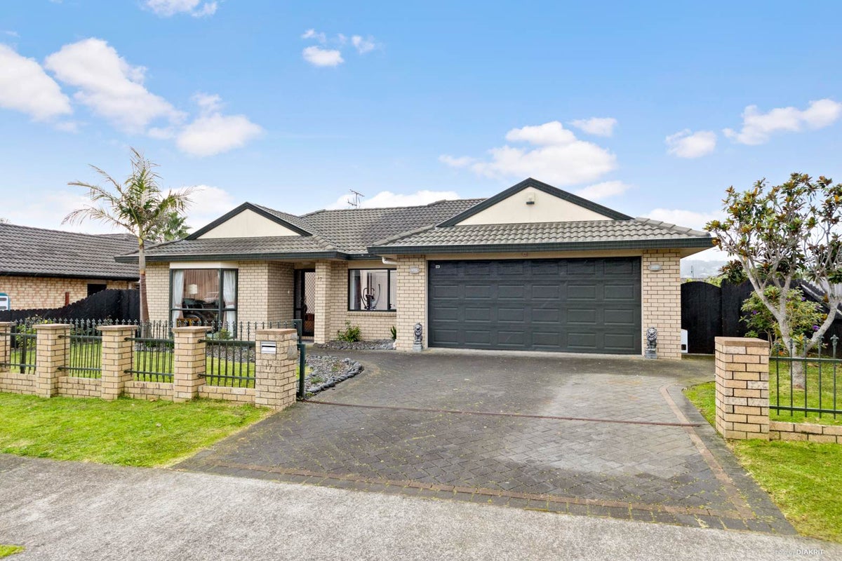17 Belcoo Crescent, East Tamaki, Auckland - Carousel 1