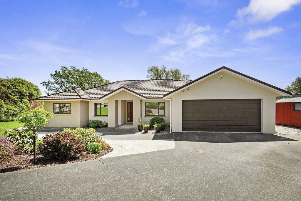 39 Nelson Crescent, Wainuiomata, Lower Hutt - Carousel 1
