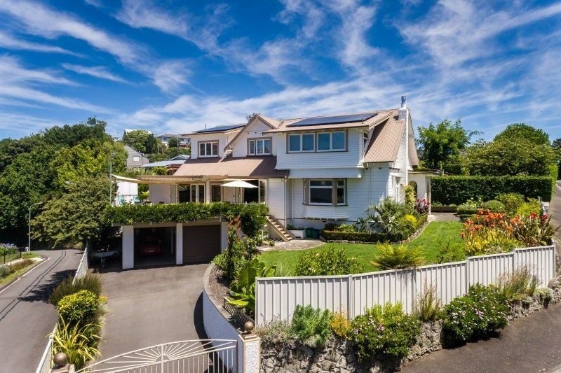 1 Lambton Road, Hospital Hill, Napier - Carousel 1