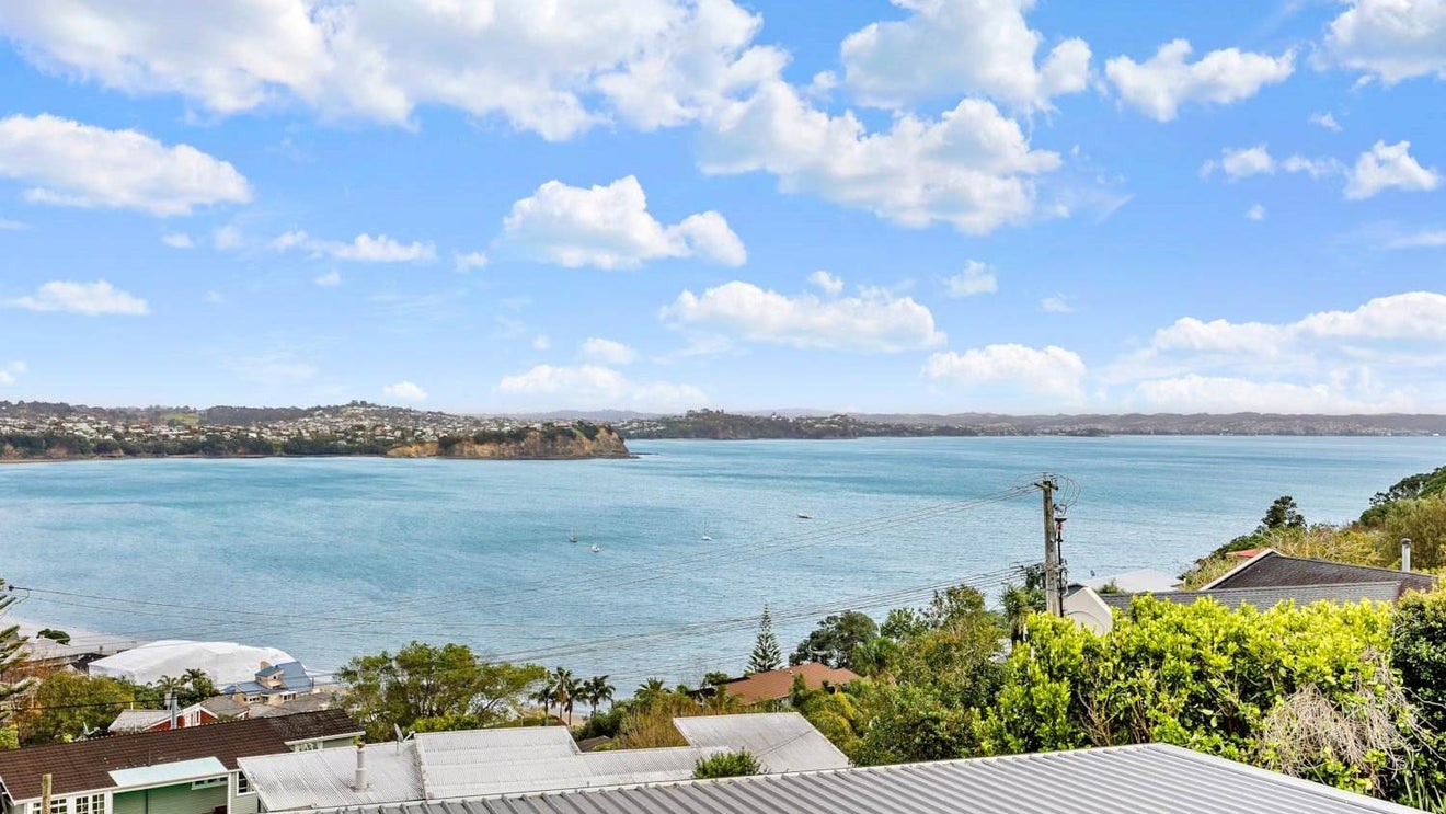 3 Roberts Road, Tindalls Beach, Whangaparaoa - Carousel 1