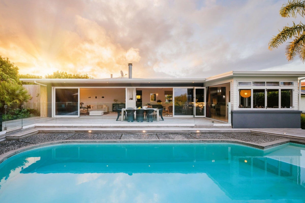 42 Beerescourt Road, Beerescourt, Hamilton - Carousel 1