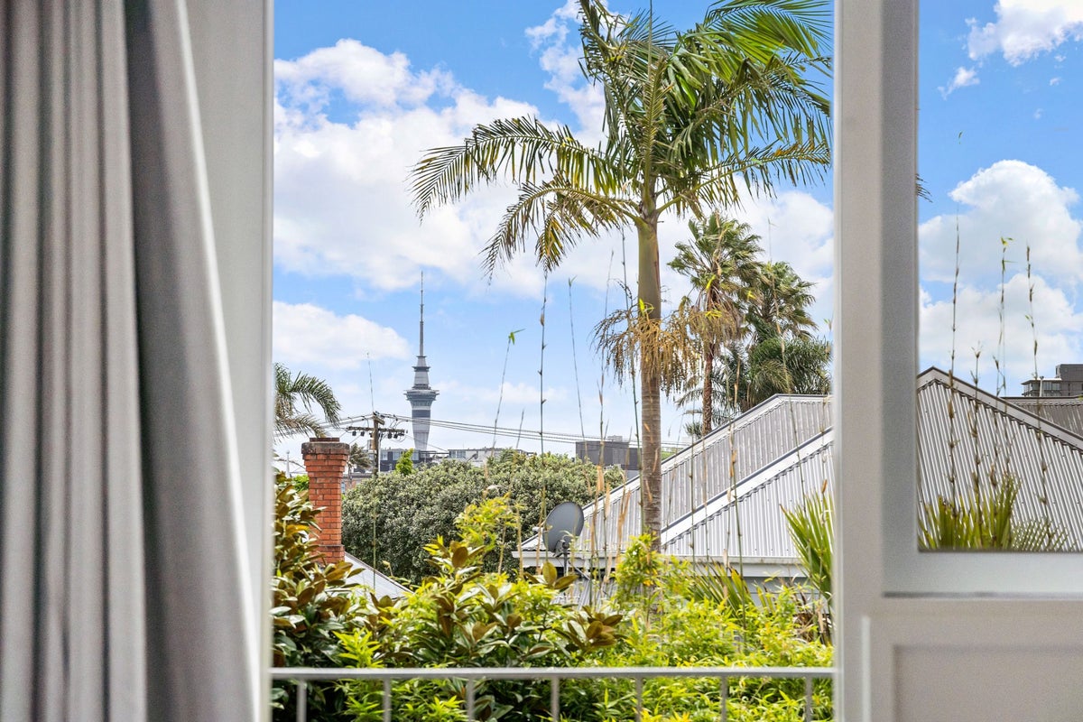 42/18 Edenvale Crescent, Mount Eden, Auckland - Carousel 1