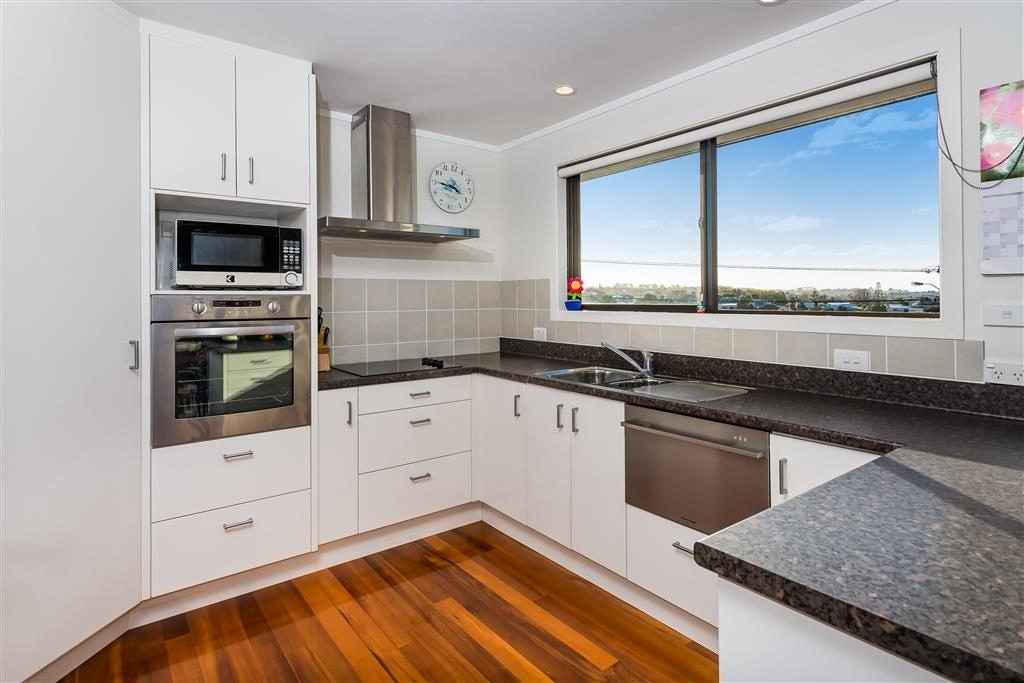 29 Ridge Road, Waiake, Auckland - Carousel 1